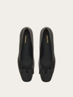 Ferragamo Iconic bow pump - Image 2